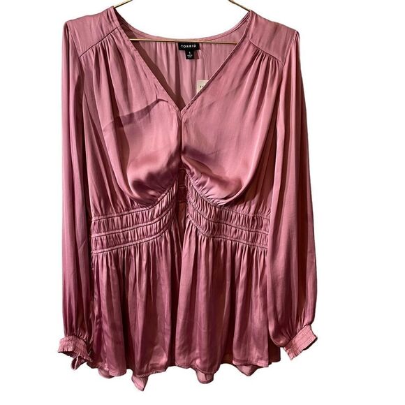 Torrid Peplum Pink Satin Smocked Waist Top Size 1X NWT - Picture 2 of 9
